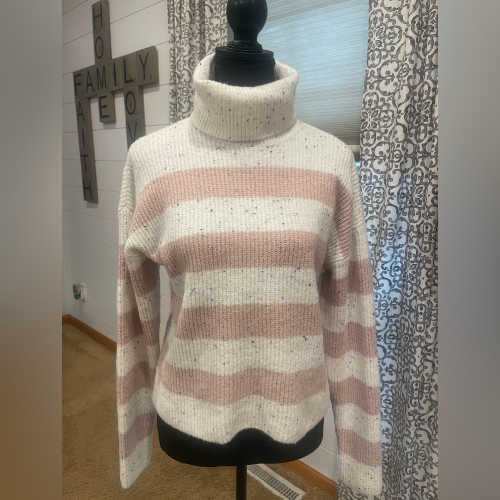 Jessica Simpson NWT sweater. Size small. Super soft. 💕
